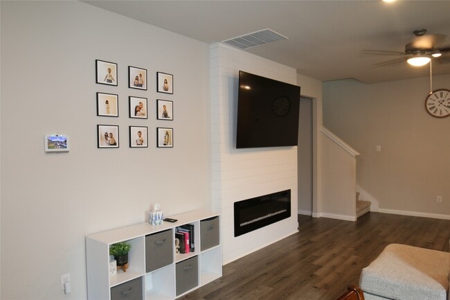 Building Photo - 1336 Mount Blanc Path