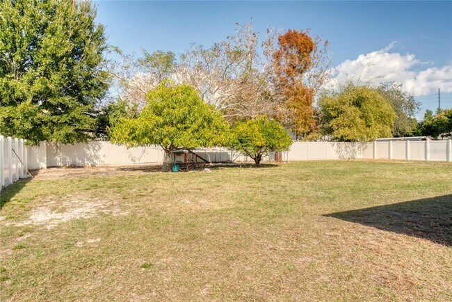 Building Photo - 1447 Kingston Way