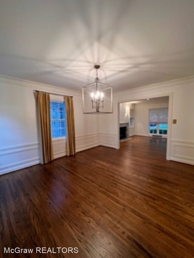 Building Photo - 4 br, 3.5 bath House - 2141 E. 31st Place S.