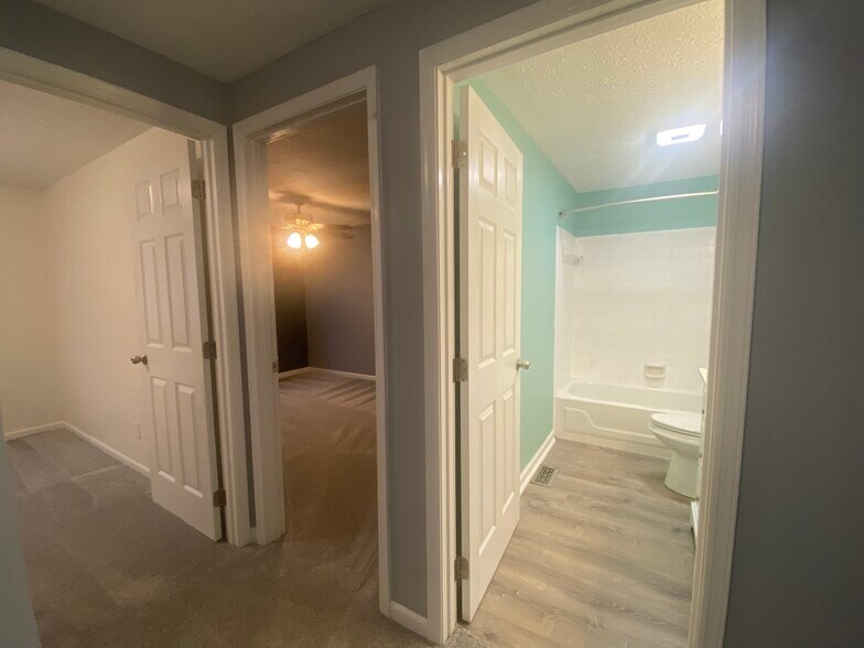 Building Photo - 9348 Loch Lea Ln