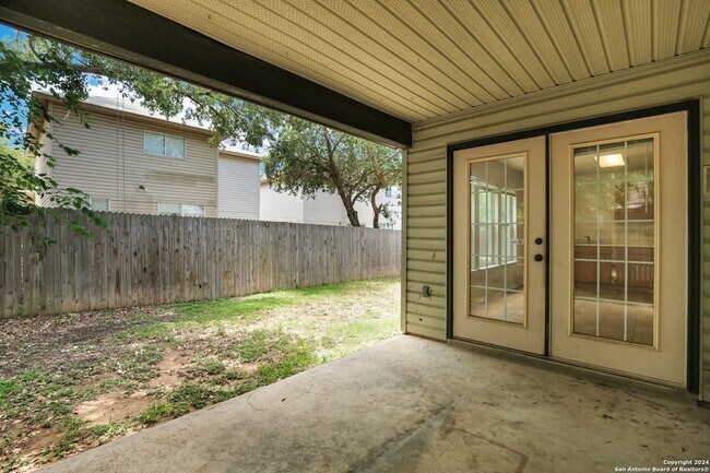 Building Photo - 10106 Amber Flora Dr