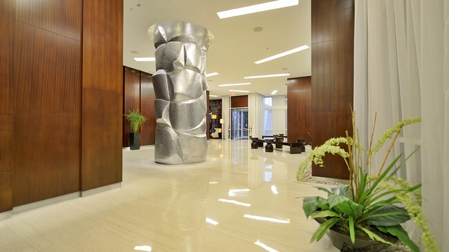 Building Photo - Panorama Towers T2, 104- Pool Views from t...