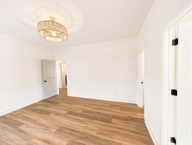 Building Photo - Lovely Weaverville Rental w/ bonus space