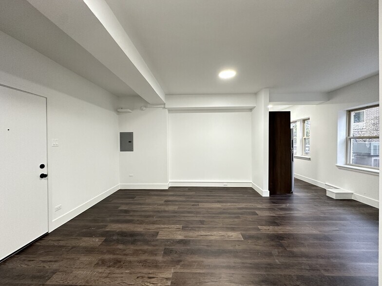 Building Photo - 1555 W Hollywood Ave