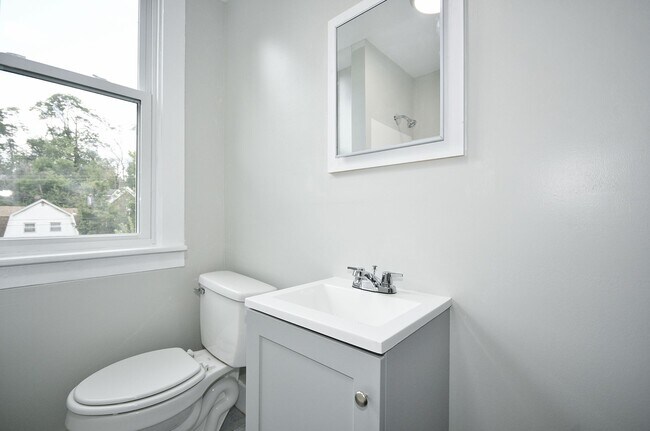 Building Photo - Bright 2-Bedroom Home in Rankin - Section ...