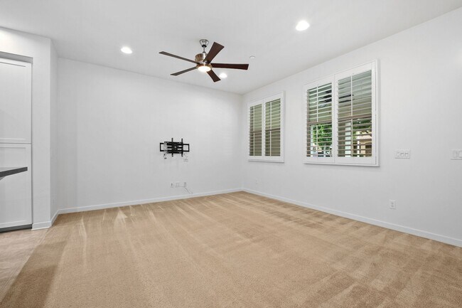 Building Photo - Beautiful 3 Bed, 3 Bath Home in Desirable Portola Springs