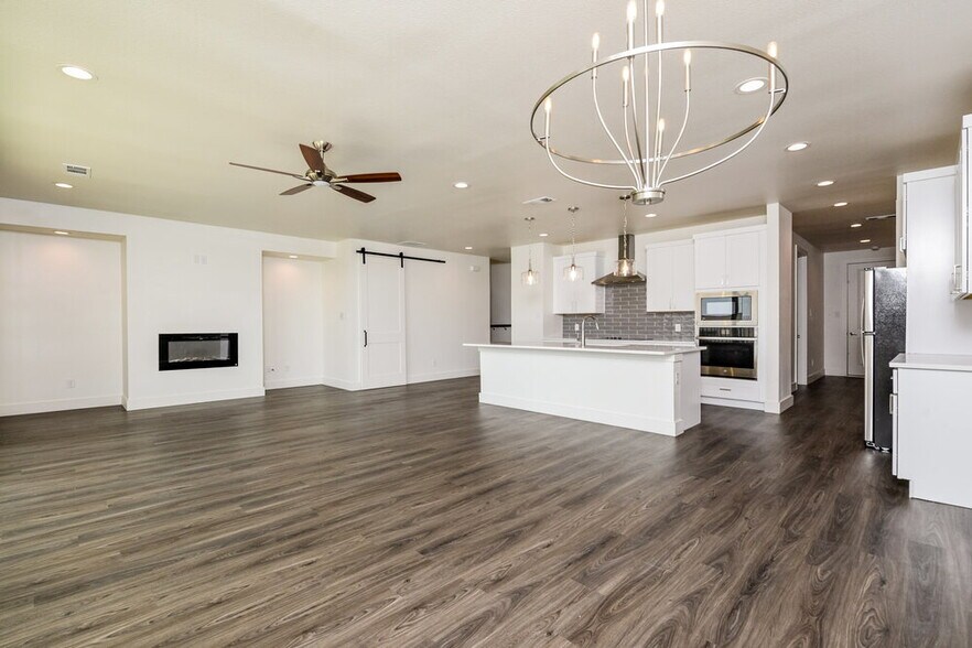 Building Photo - 7157 9th Hole Dr