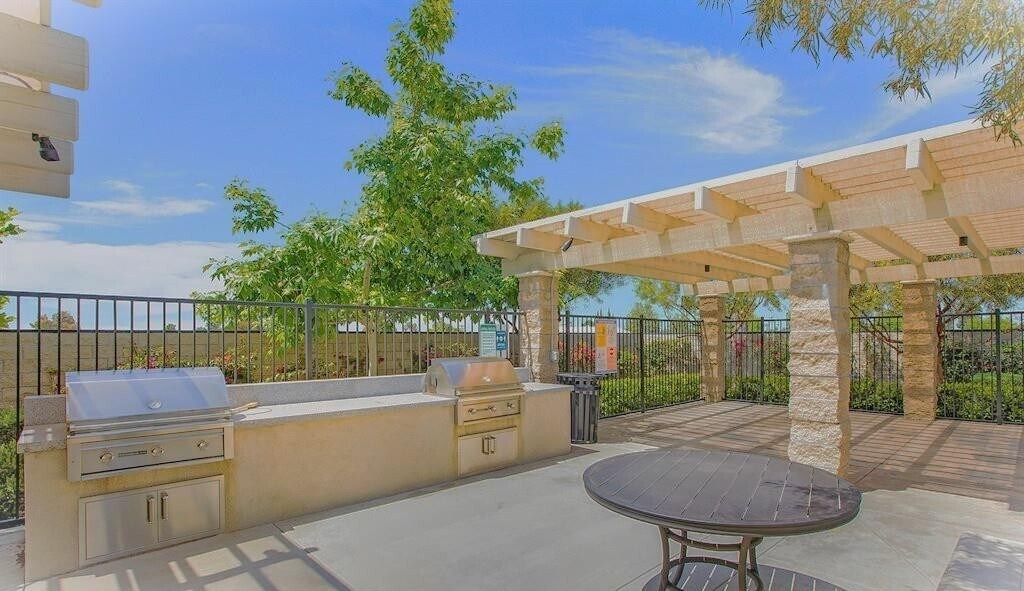 HOA/Patio w/bbq - 2729 Sunrise Way