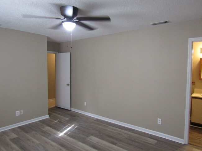 Building Photo - 255 Garden Cir