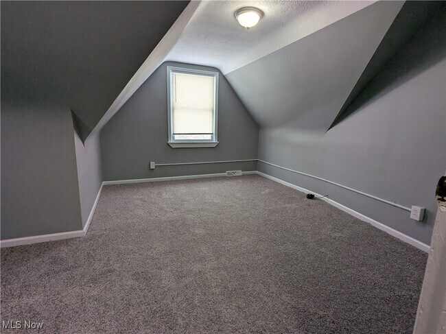 Building Photo - 16401 Home Ave