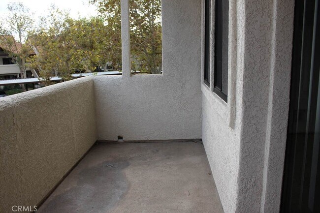 Building Photo - 8313 Vineyard Ave