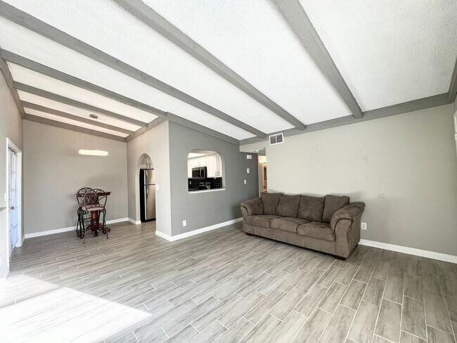 Building Photo - REMODELED 2BD/2BA NEAR JONES/SAHARA W/ COM...