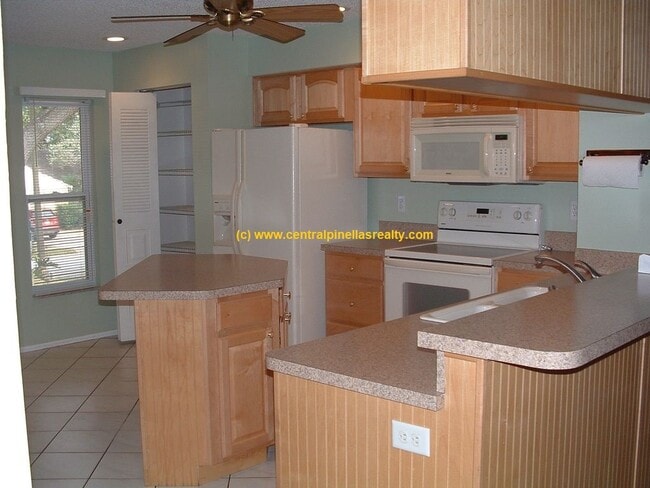 Building Photo - 3664 Montclair Dr