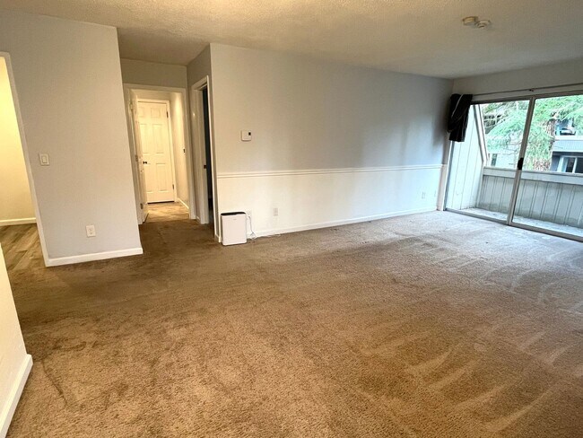 Building Photo - 1 bed//1bath Secluded Corner-Unit Condo with Private Deck in Lynnwood
