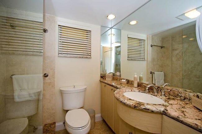 Building Photo - 333 NE 21st Ave