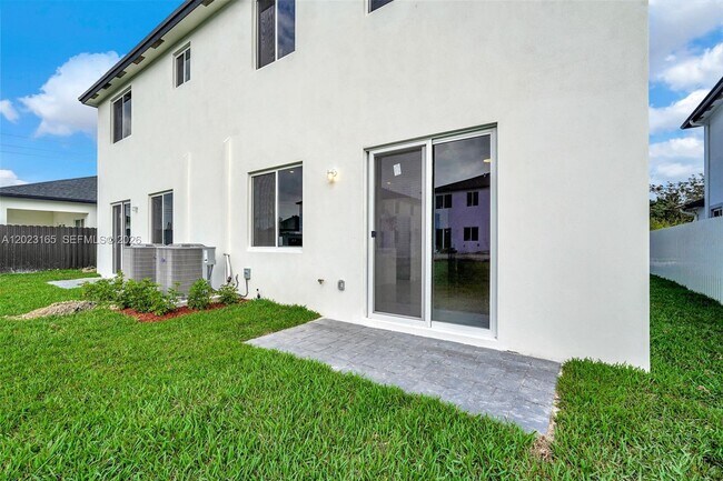 Building Photo - 22555 SW 125th Ave