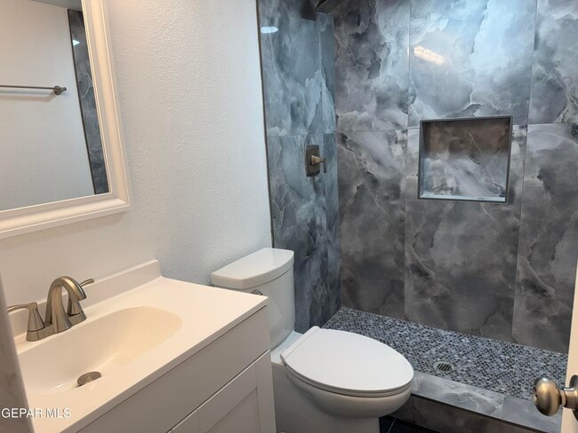 Building Photo - 1531 Common Dr