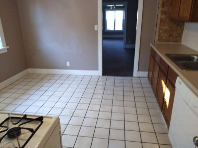 Building Photo - 1133-1135 N Main St