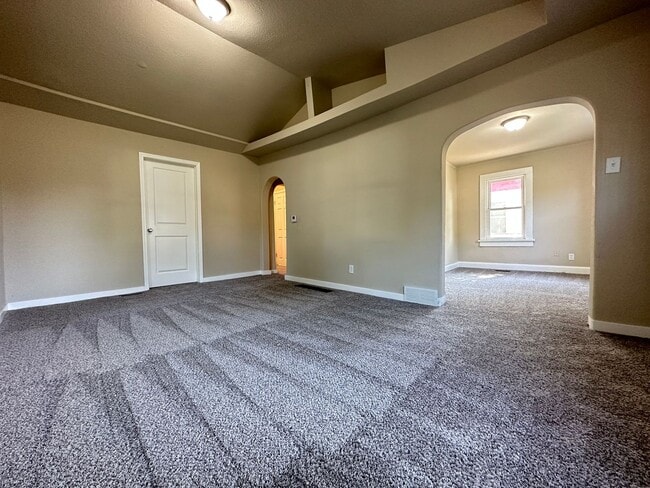 Building Photo - 2 Bedroom with Bonus Room Near Fairgrounds