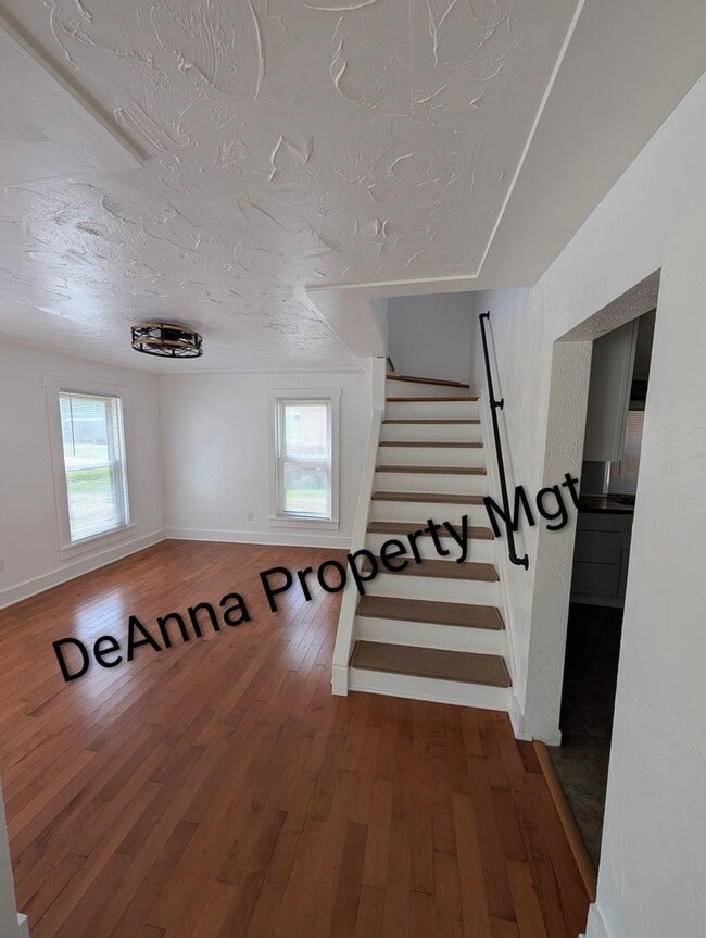 Building Photo - Remodeled 2 -3 bedroom home Elyria