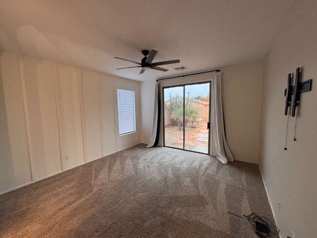 Building Photo - 30031 N Little Leaf Dr