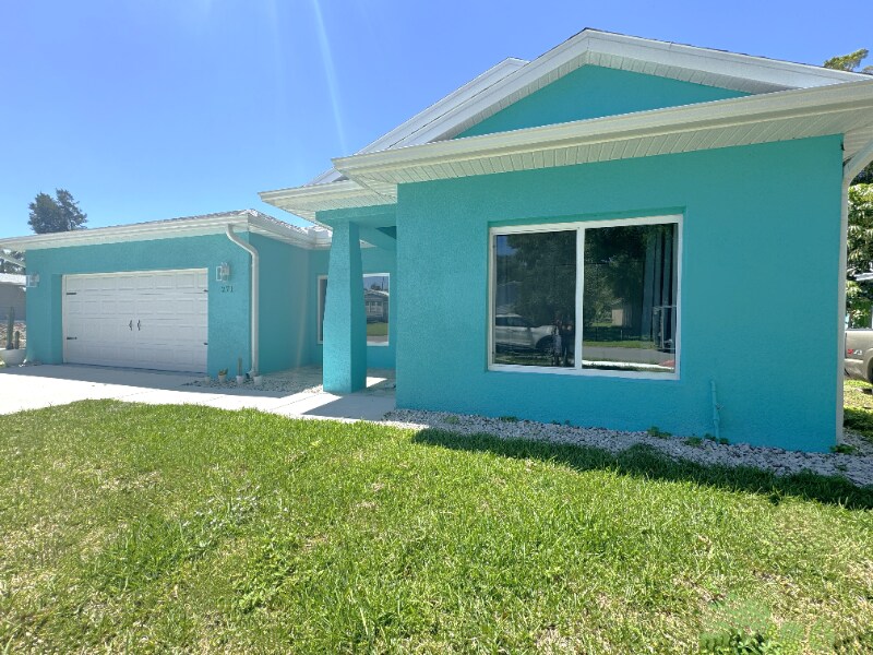 Building Photo - 271 Diogenes St