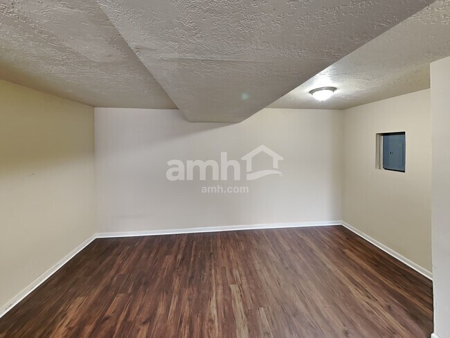 Building Photo - 339 W 2450 N