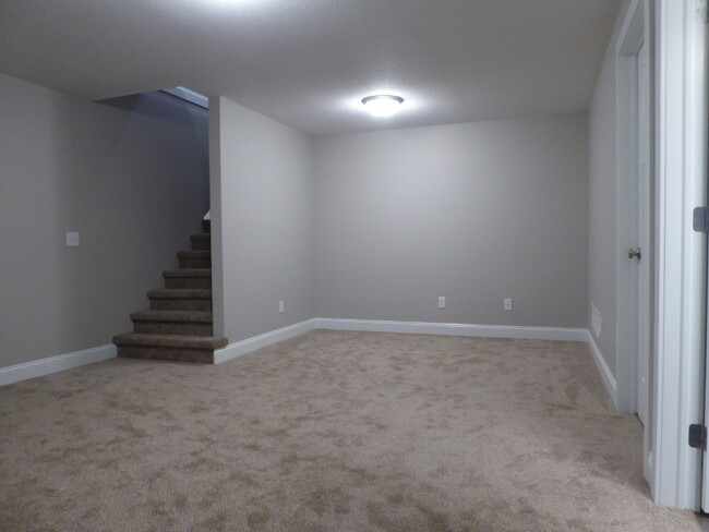 Building Photo - 2202 E Village Estates Dr