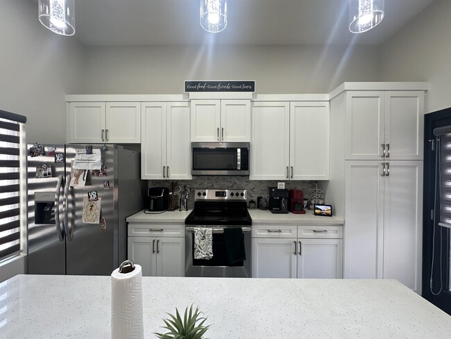 Building Photo - 1717 Fresnillo Dr