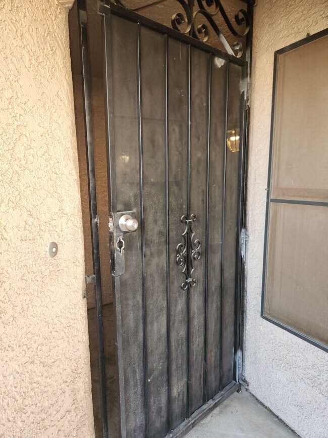 Building Photo - Single-Story 2 Bed, 2 Bath with 2-Car Garage in Gate Community