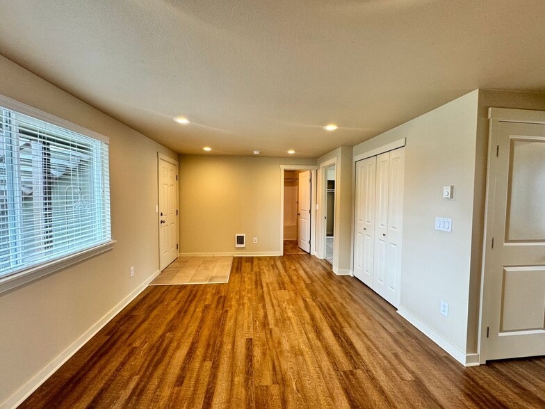 Building Photo - 3318 S Chandler St