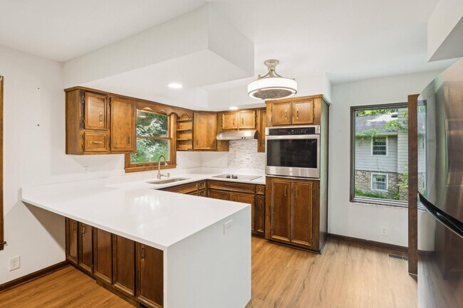 Building Photo - 1972 Sunnyside Dr