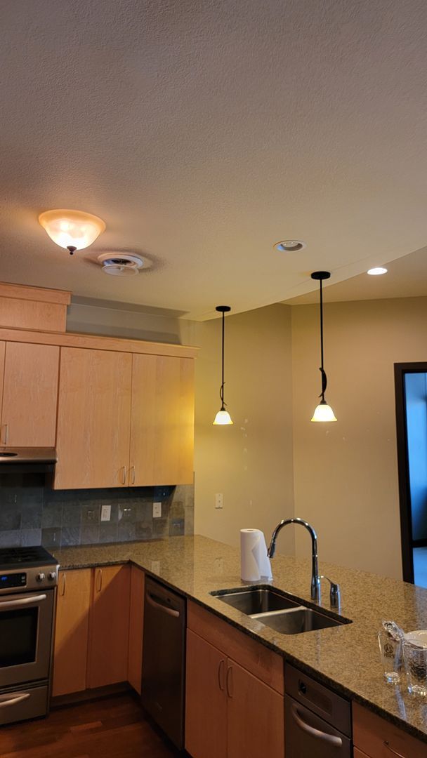 Building Photo - Views of the Boise Foothills this 2 bedroo...