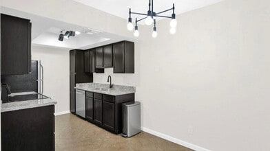 Building Photo - 7350 N Vía Paseo Del Sur