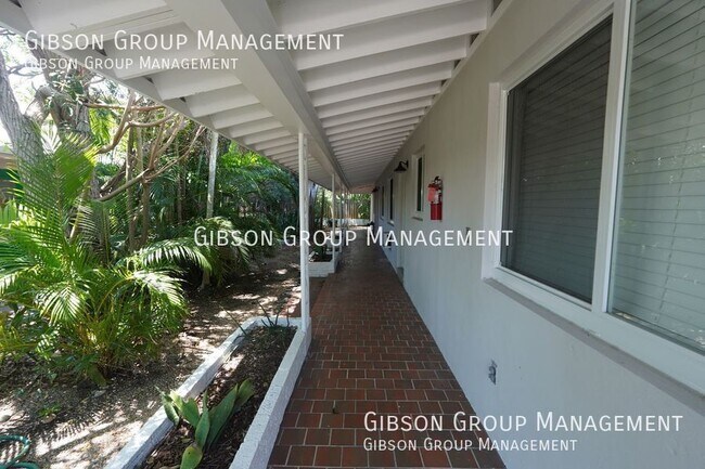 Building Photo - 631 NE 17th Way