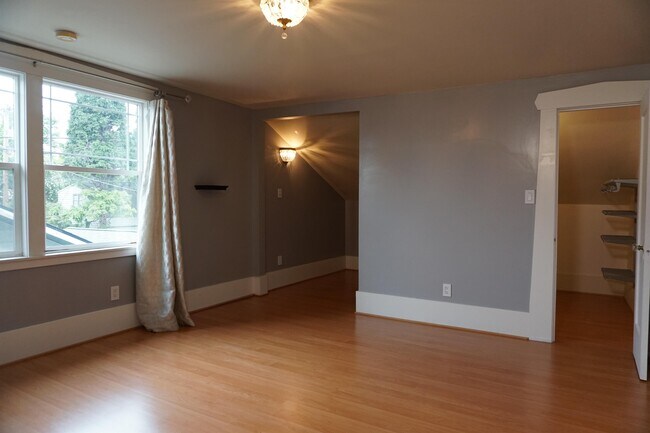 Building Photo - 3312 SE 23rd Ave