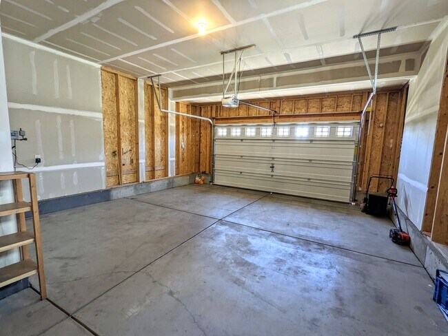 Building Photo - 6152 Gannet Dr