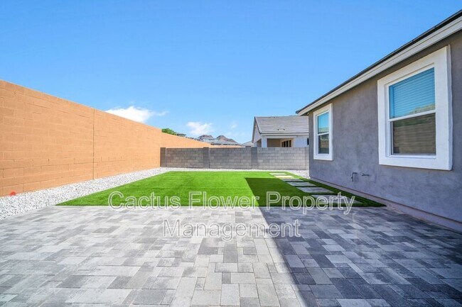 Building Photo - 6946 W Buckhorn Trail