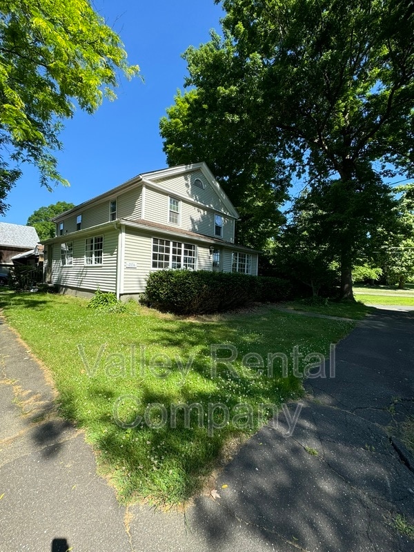 Building Photo - 37 Middle St