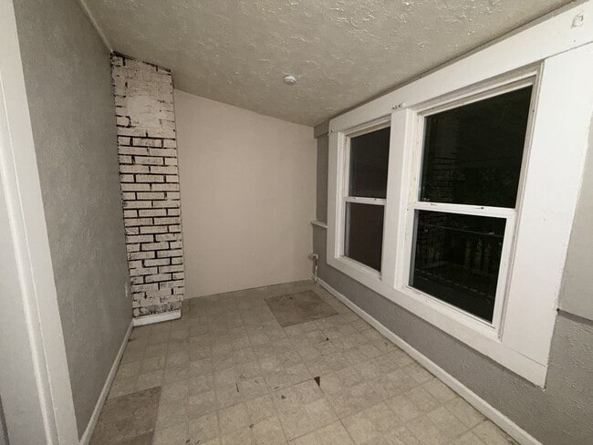 Building Photo - 508 W Marion St
