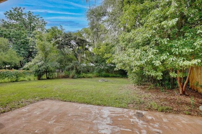Building Photo - Spacious Duplex with 2-Car Garage in Longwood!
