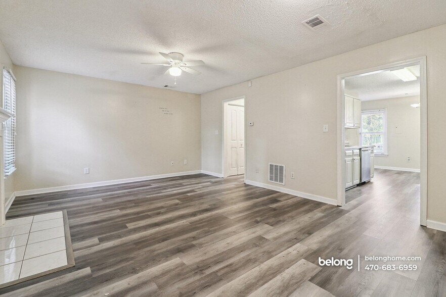 Building Photo - 8078 Woodlake Dr