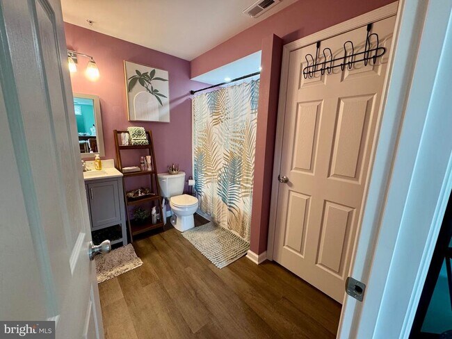 Building Photo - 220 Fountain Ln