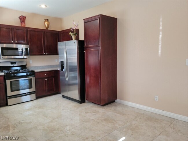 Building Photo - 1965 Digger Pine Dr