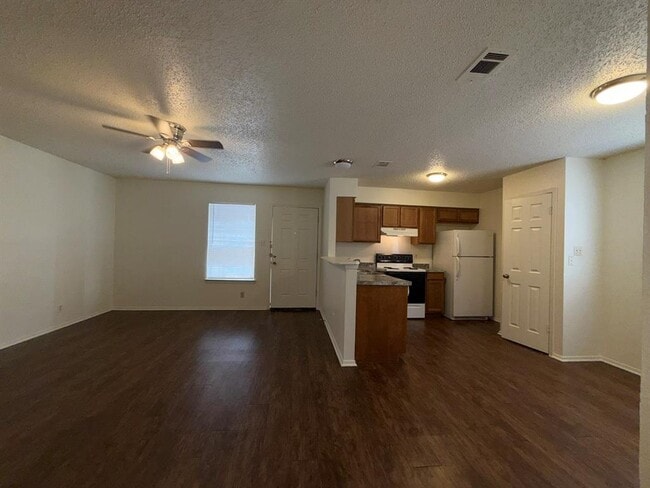 Building Photo - 5501 Rose Hill Cir