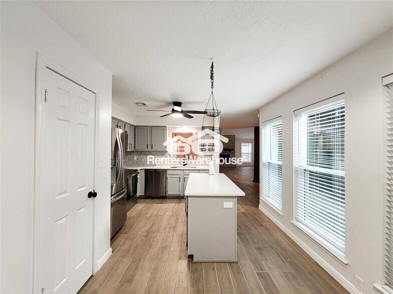 Building Photo - 12800 Briar Forest Dr