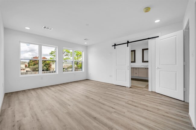 Building Photo - 15000 S Richmond Ave