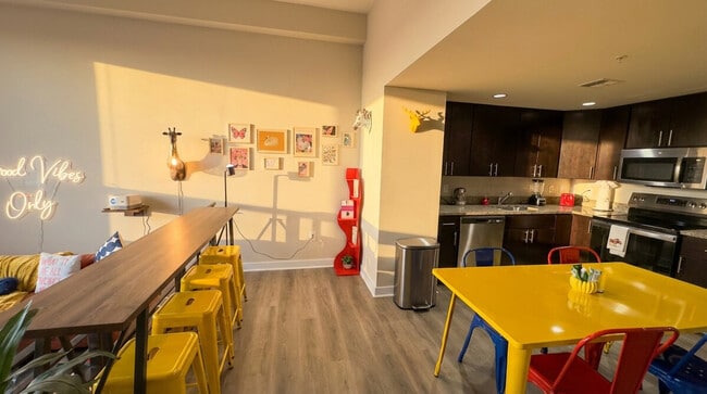 Building Photo - 1715 8th St NW