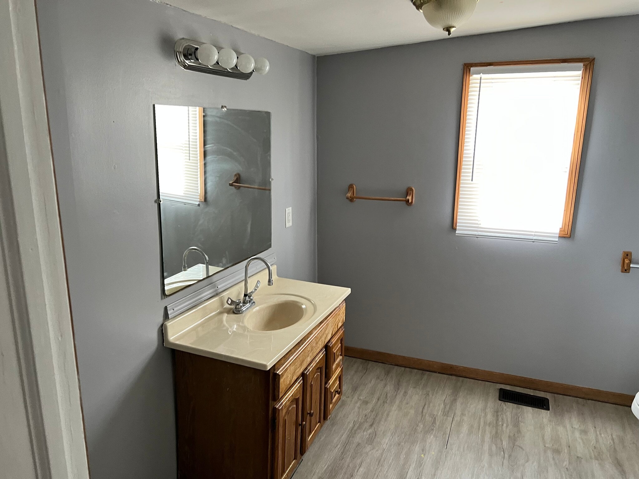 Bathroom - 325 E Avenue C
