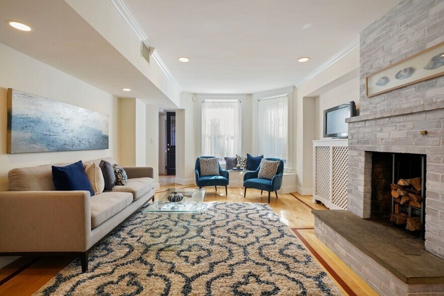 Building Photo - 298 Marlborough St